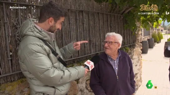 La reacción de Isma Juárez cuando un pinillano de pro le da un nombre falso "No creas que todo el mundo tiene categoría para ser pinillano", afirma rotundo a Isma Juárez un vecino de Gargantilla del Lozoya y Pinilla de Buitrago, que en este vídeo además de cargar contra el alcalde, le explica su truco para hacer un 'simpa'.