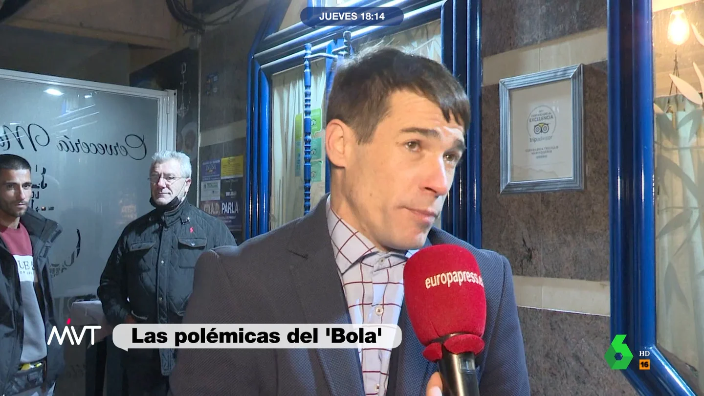 ¿Es Juan José Ballesta un juguete roto? Así han sido las polémicas más sonadas del actor de El Bola La detención de Juan José Ballesta por un supuesto delito de robo con violencia es una más de las polémicas protagonizadas por el actor de 'El Bola' que Más Vale Tarde analiza en este vídeo.