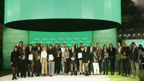 Foto de familia de los premiados en la IV edición de los Premios Iberdrola Supera. Foto de familia de los premiados en la IV edición de los Premios Iberdrola Supera.