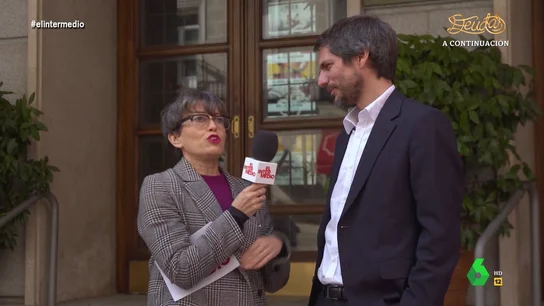 La divertida propuesta de Urtasun a Thais Villas: "El próximo día, como haga frío, salgo con traje y bata" La divertida propuesta de Urtasun a Thais Villas: "El próximo día, como haga frío, salgo con traje y bata"