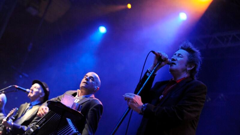 Muere Shane MacGowan, el cantante de The Pogues y poeta punk, a los 65 años