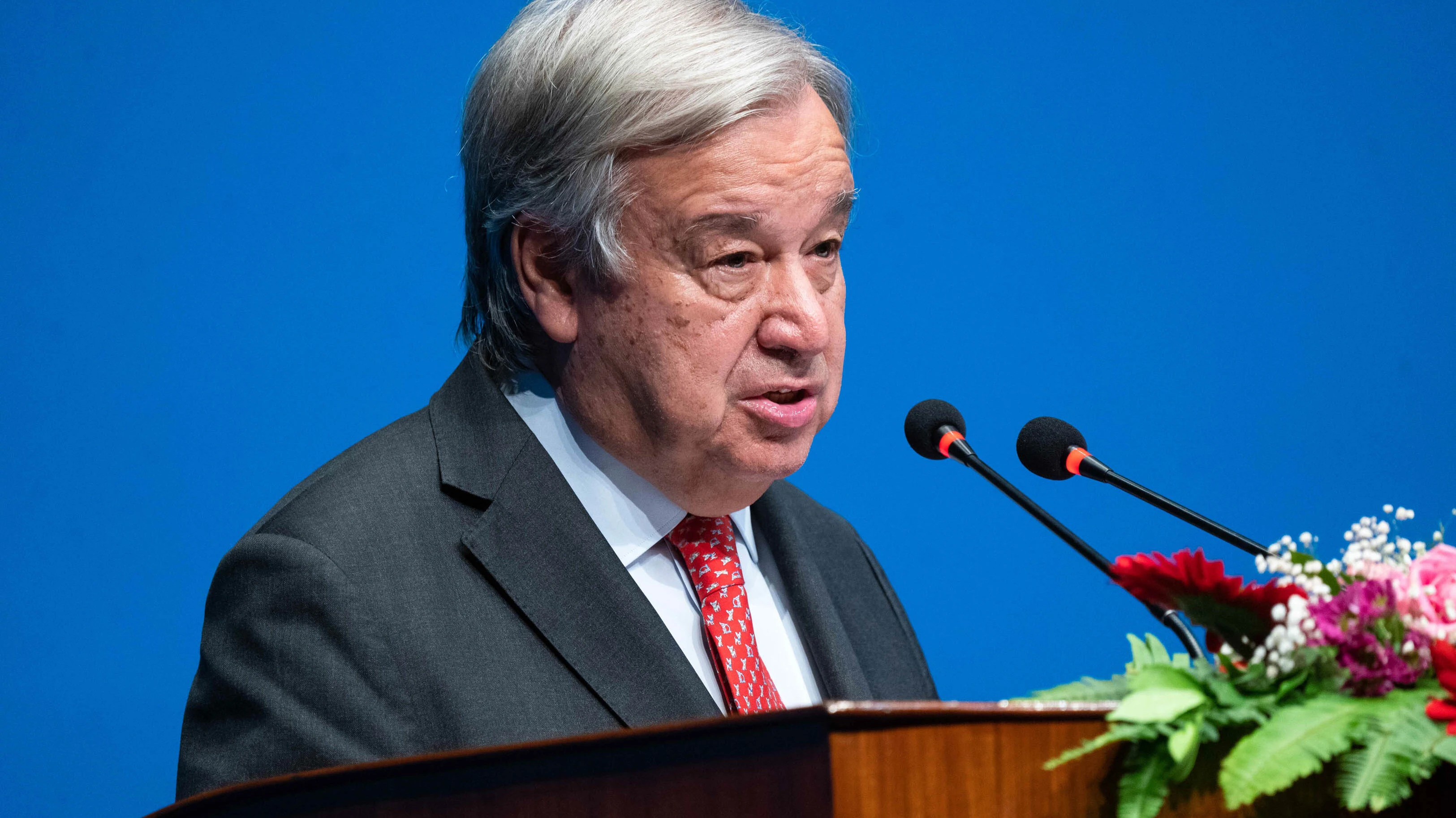 El Secretario General de la ONU, Antonio Guterres, se dirige a una sesión conjunta del Parlamento nepalí durante su visita oficial de cuatro días.