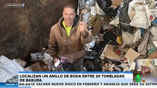 Encuentran su anillo de boda perdido buscando y excavando entre 20 toneladas de basura Encuentran su anillo de boda perdido buscando y excavando entre 20 toneladas de basura