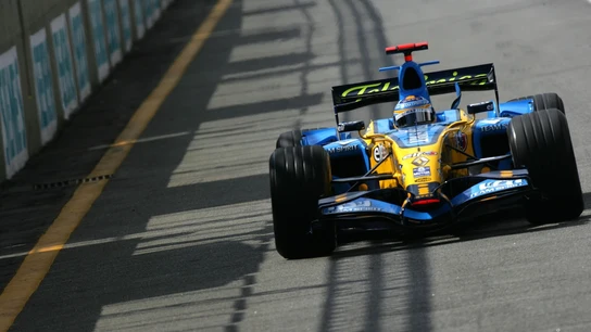 Alonso, con el Renault de 2006 Alonso, con el Renault de 2006