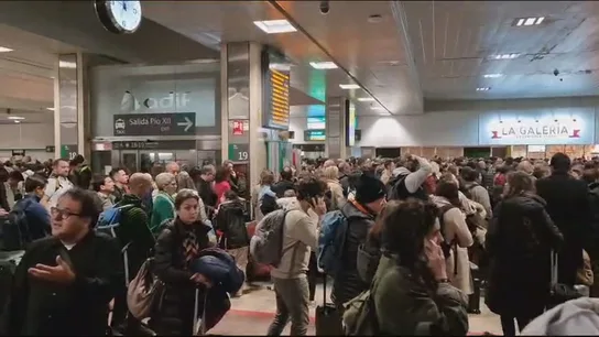 Una avería de infraestructura en Chamartín provoca retrasos en todos los trenes de alta velocidad entre Madrid y el Levante Una avería de infraestructura en Chamartín provoca retrasos en todos los trenes de alta velocidad entre Madrid y el Levante
