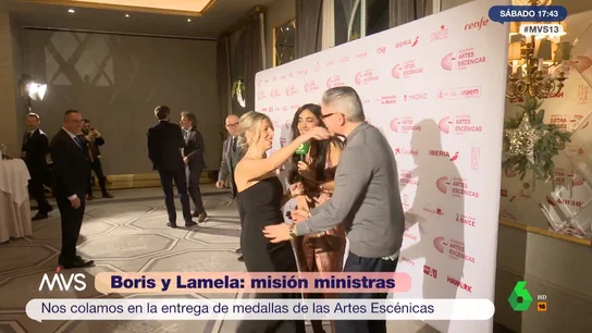 Yolanda Díaz evita a María Lamela para besar y abrazar a Boris Izaguirre Yolanda Díaz evita a María Lamela para besar y abrazar a Boris Izaguirre