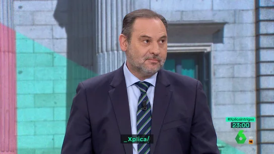 Ábalos responde a Pérez-Reverte por sus declaraciones sobre Sánchez: "Creo que está seducido" Ábalos responde a Pérez-Reverte por sus declaraciones sobre Sánchez: "Creo que está seducido"