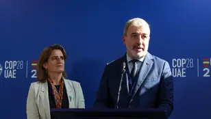 La ministra para la Transición Ecológica, Teresa Ribera, y el alcalde de Barcelona, Jaume Collboni, en la COP28