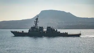 Fotografía de archivo del USS Carney en el Mar Mediterráneo