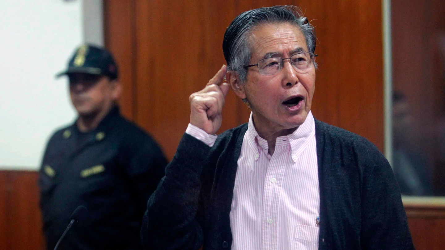 Fotografía de archivo fechada el 15 de mayo del 2016 que muestra al expresidente peruano Alberto Fujimori durante una audiencia en Lima (Perú) Fotografía de archivo fechada el 15 de mayo del 2016 que muestra al expresidente peruano Alberto Fujimori durante una audiencia en Lima (Perú)