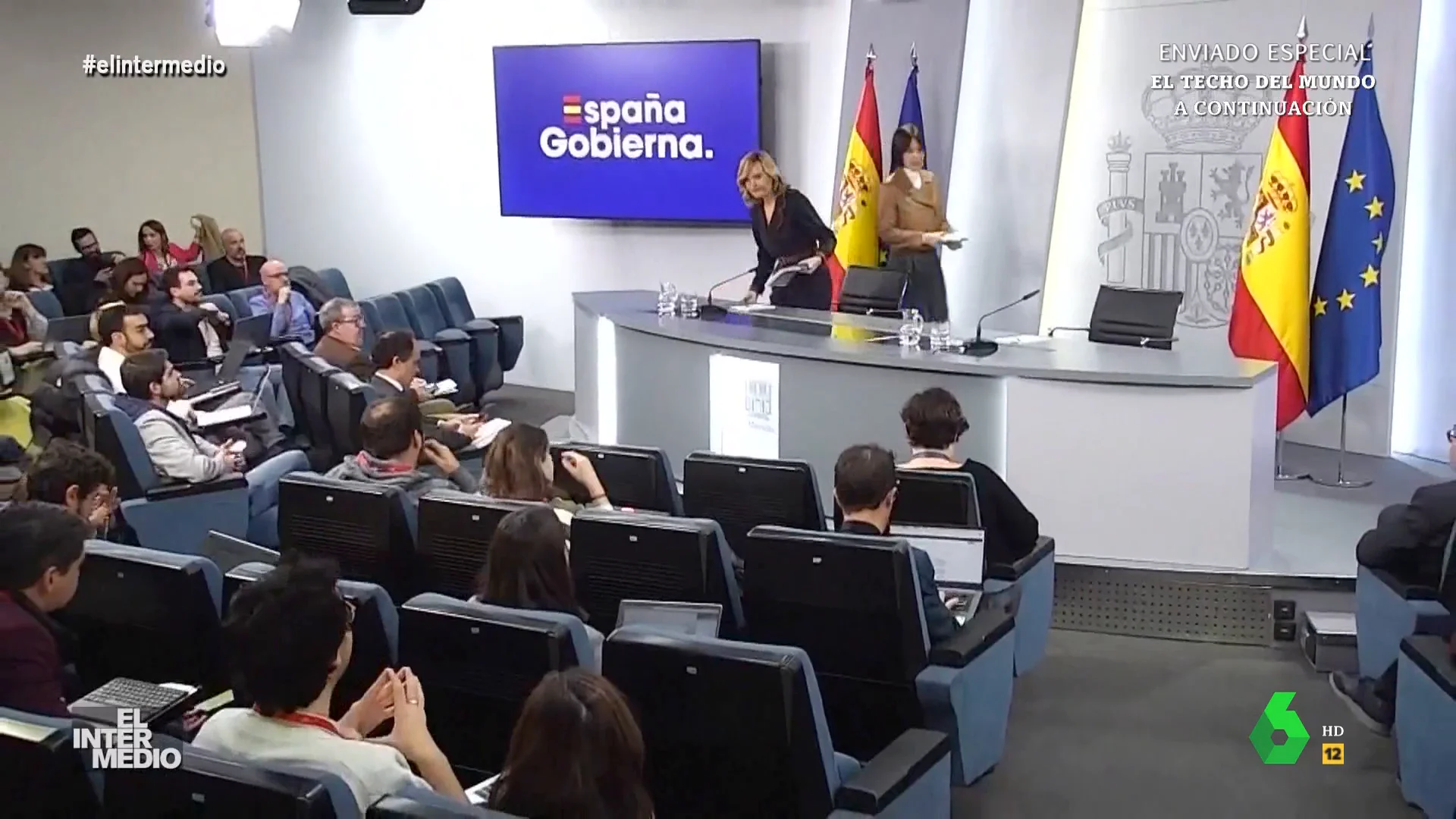 Vídeo manipulado - Pilar Alegría y Diana Morant acuden una rueda de prensa como el dúo Sonia y Selena