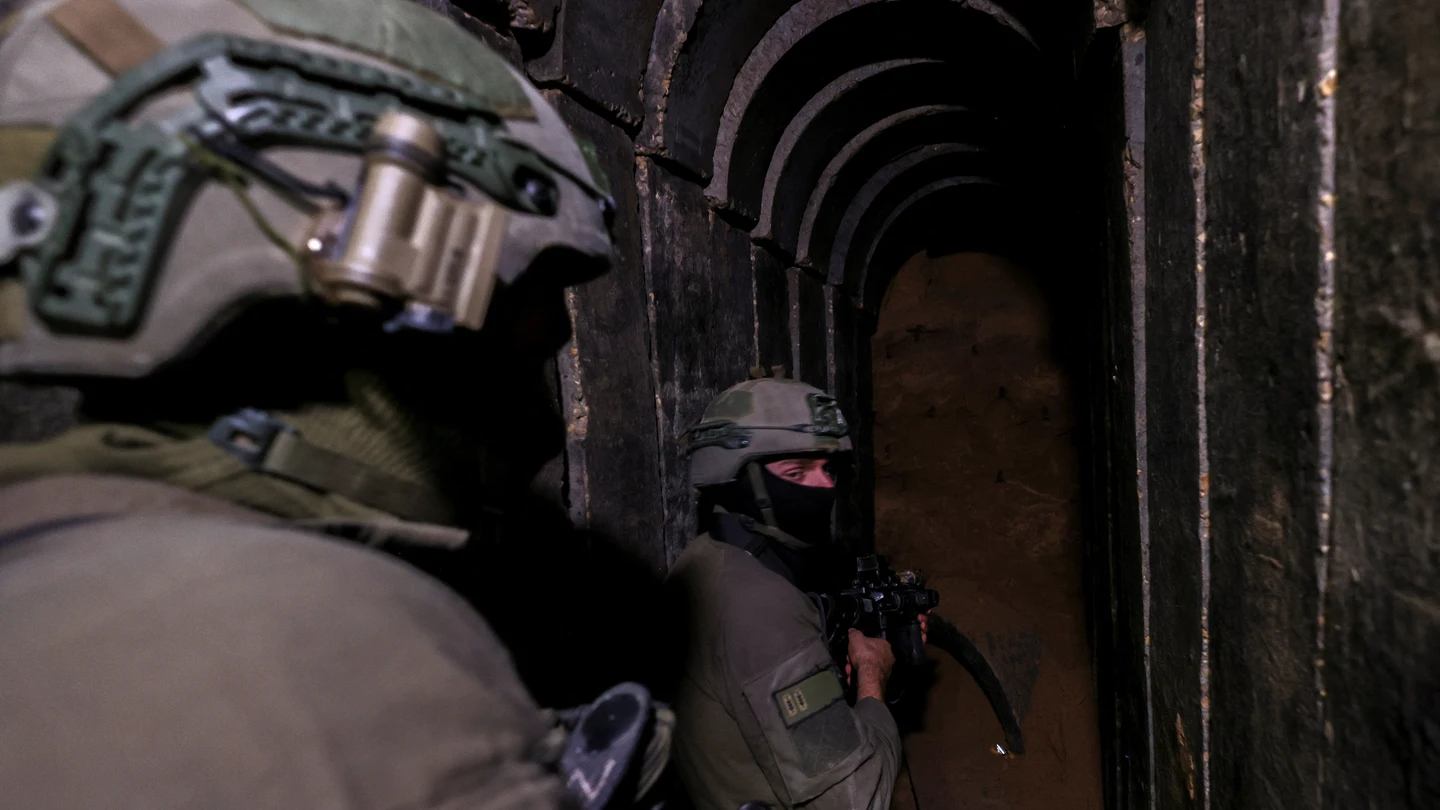 Soldados israelíes en un túnel bajo el hospital de Al Shifa en la Ciudad de Gaza, el pasado 22 de noviembre de 2023 Soldados israelíes en un túnel bajo el hospital de Al Shifa en la Ciudad de Gaza, el pasado 22 de noviembre de 2023