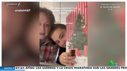 La divertida reacción de dos mujeres al darse cuenta de que su calendario de Adviento está vacío: "¿Qué timo es este?" La divertida reacción de dos mujeres al darse cuenta de que su calendario de Adviento está vacío: "¿Qué timo es este?"