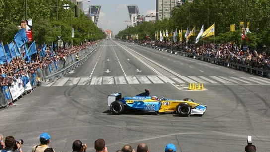 Exhibición de Fernando Alonso en Madrid con el Renault R24 Exhibición de Fernando Alonso en Madrid con el Renault R24
