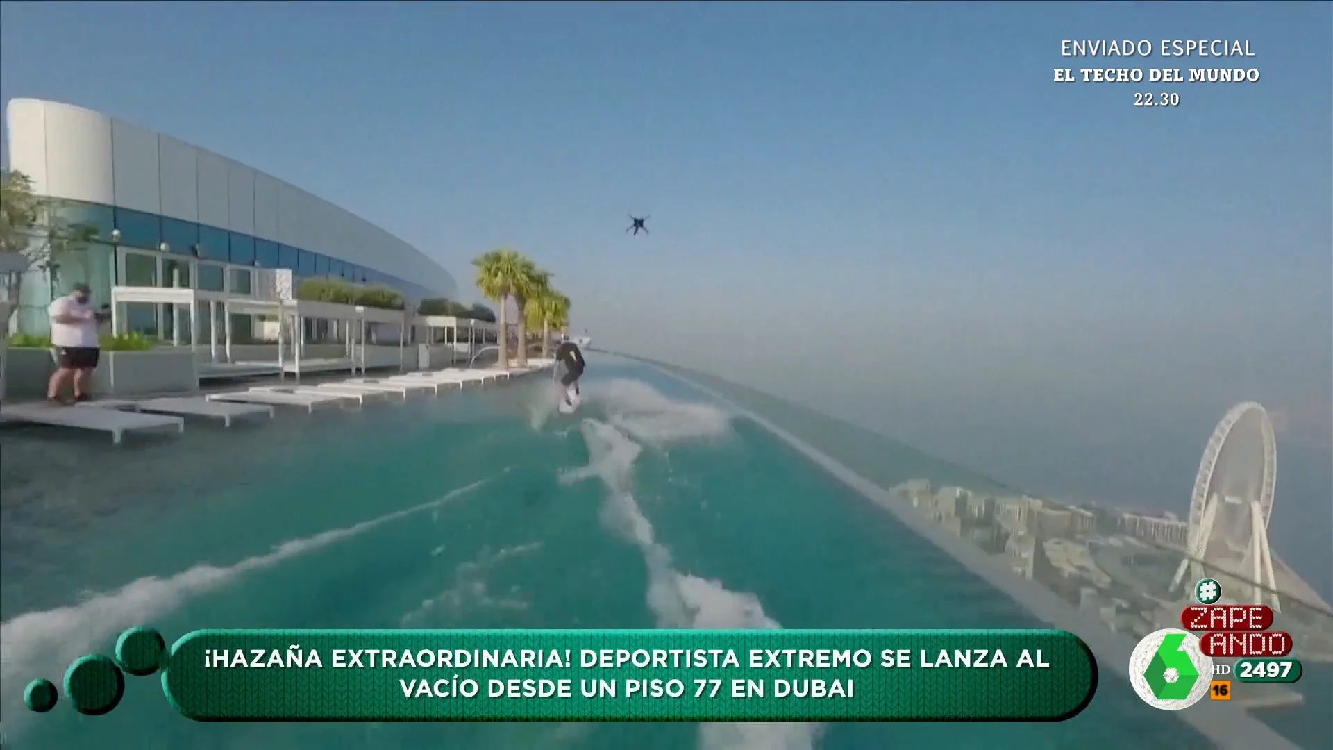 El increíble salto de un deportista extremo desde la azotea de un hotel de Dubái