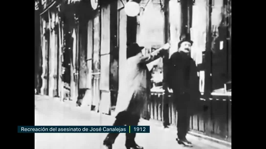 El pistolerismo, o cómo la represión y los atentados anarquistas allanaron el golpe de Estado de Primo de Rivera "Si pensamos en el Chicago de Al Capone, de las metralletas y asesinatos continuos en un marco profundamente político, esto sería la Barcelona de esos años", explica en este vídeo de laSexta Columna el historiador Alejandro Quiroga.