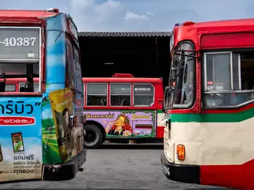 Varios autobuses turísticos en Tailandia (Archivo)
