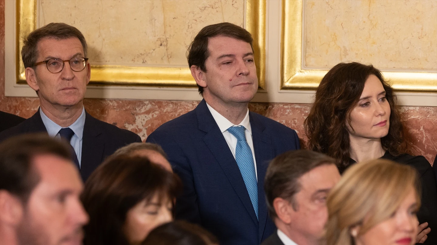 Óscar Puente y Isabel Díaz Ayuso, entre otros, durante el acto de homenaje a la Constitución, en el Congreso de los Diputados Óscar Puente y Isabel Díaz Ayuso, entre otros, durante el acto de homenaje a la Constitución, en el Congreso de los Diputados
