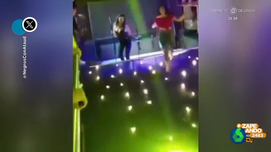 La tremenda caída de una mujer en pleno espectáculo "Habrá que esperar a que hagan su fiesta los de la funeraria, para que la recojan", comenta con ironía Iñaki Urrutia tras ver el vídeo viral de una mujer que descubre de manera dolorosa que en el escenario no todo es lo que parece.