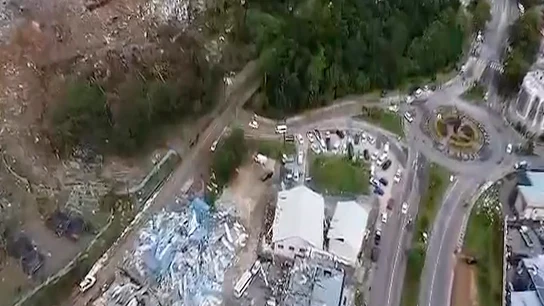 Captura de vídeo de los edificios dañados después de una explosión masiva en una zona industrial en la isla principal de Mahé, Seychelles Captura de vídeo de los edificios dañados después de una explosión masiva en una zona industrial en la isla principal de Mahé, Seychelles