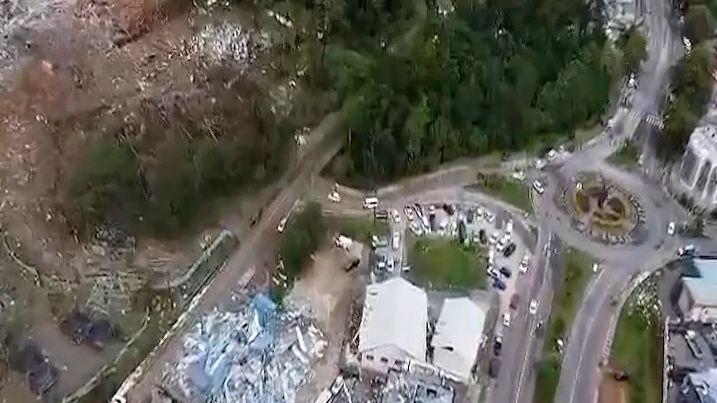 Captura de vídeo de los edificios dañados después de una explosión masiva en una zona industrial en la isla principal de Mahé, Seychelles