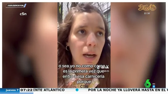 Una mujer vegana se enamora de un carnicero y le invita a salir: "Espero que me dé chorizo y nalga" Una mujer vegana se enamora de un carnicero y le invita a salir: "Espero que me dé chorizo y nalga"