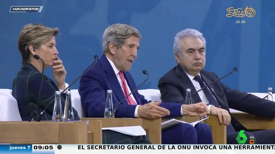 A John Kerry, exsecretario de Estado de EEUU, se le escapa una ventosidad en medio de un discurso en la COP28, "Eso es una emisión de gas" A John Kerry, exsecretario de Estado de EEUU, se le escapa una ventosidad en medio de un discurso en la COP28, "Eso es una emisión de gas"