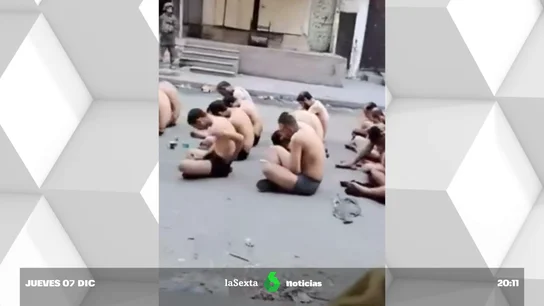 Palestinos en el suelo y semidesnudos Palestinos en el suelo y semidesnudos