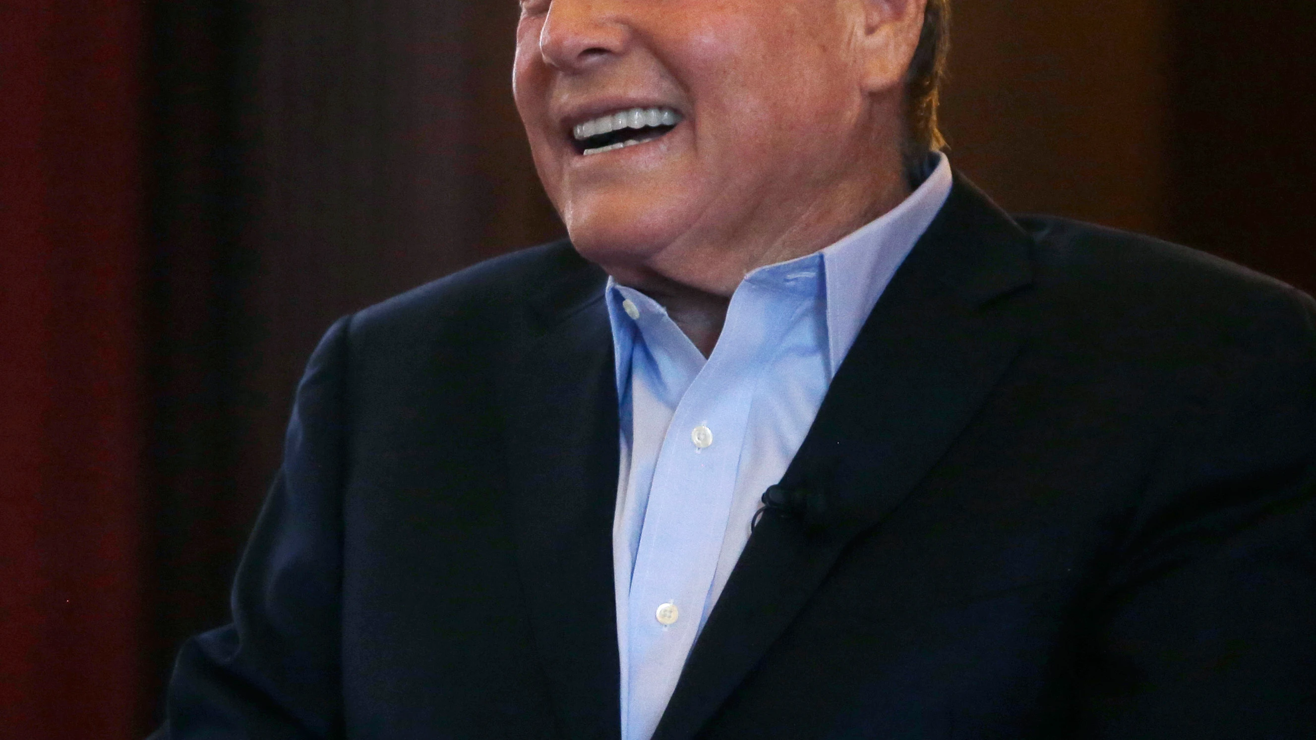 Ryan O'Neal, sonriendo en una imagen tomada en el año 2016