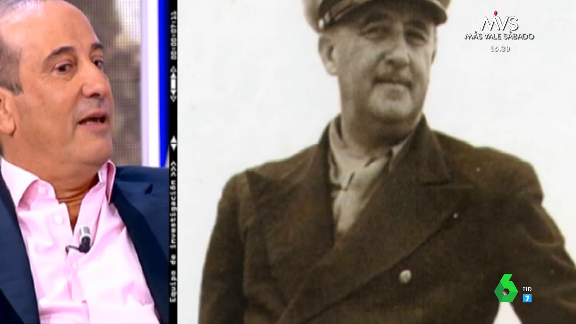 Francis Franco junto a una foto de su abuelo, el dictador