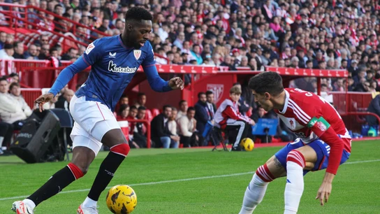 Iñaki Williams, ante Carlos Neva Iñaki Williams, ante Carlos Neva
