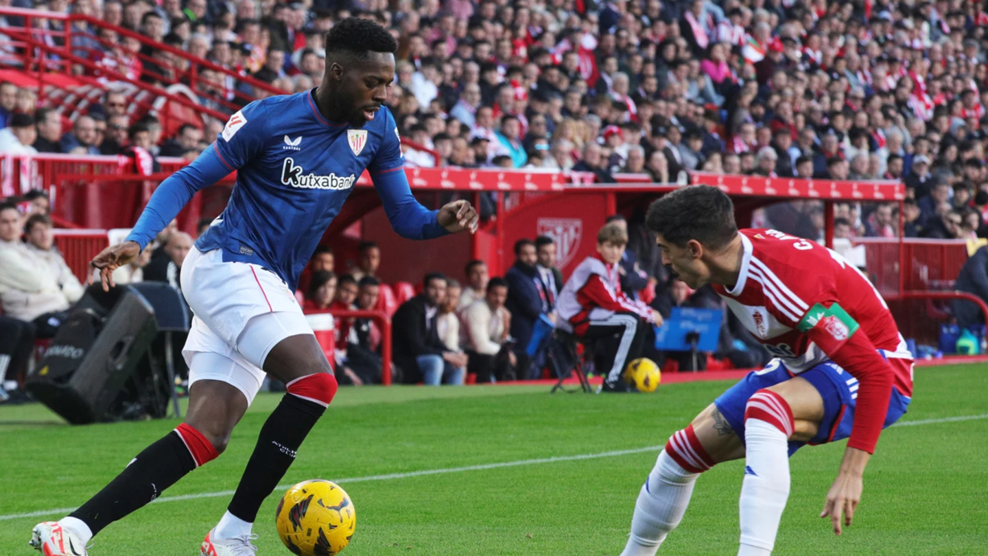 Iñaki Williams, ante Carlos Neva Iñaki Williams, ante Carlos Neva