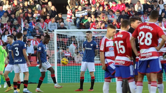 Jugadores de Granada y Athletic, en el Nuevo los Cármenes Jugadores de Granada y Athletic, en el Nuevo los Cármenes