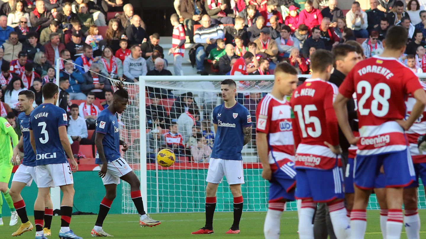 Jugadores de Granada y Athletic, en el Nuevo los Cármenes Jugadores de Granada y Athletic, en el Nuevo los Cármenes