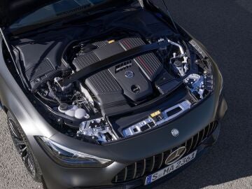 Mercedes-AMG nada a contracorriente con su último producto: un seis cilindros que deja claro que aún tienen vida por delante