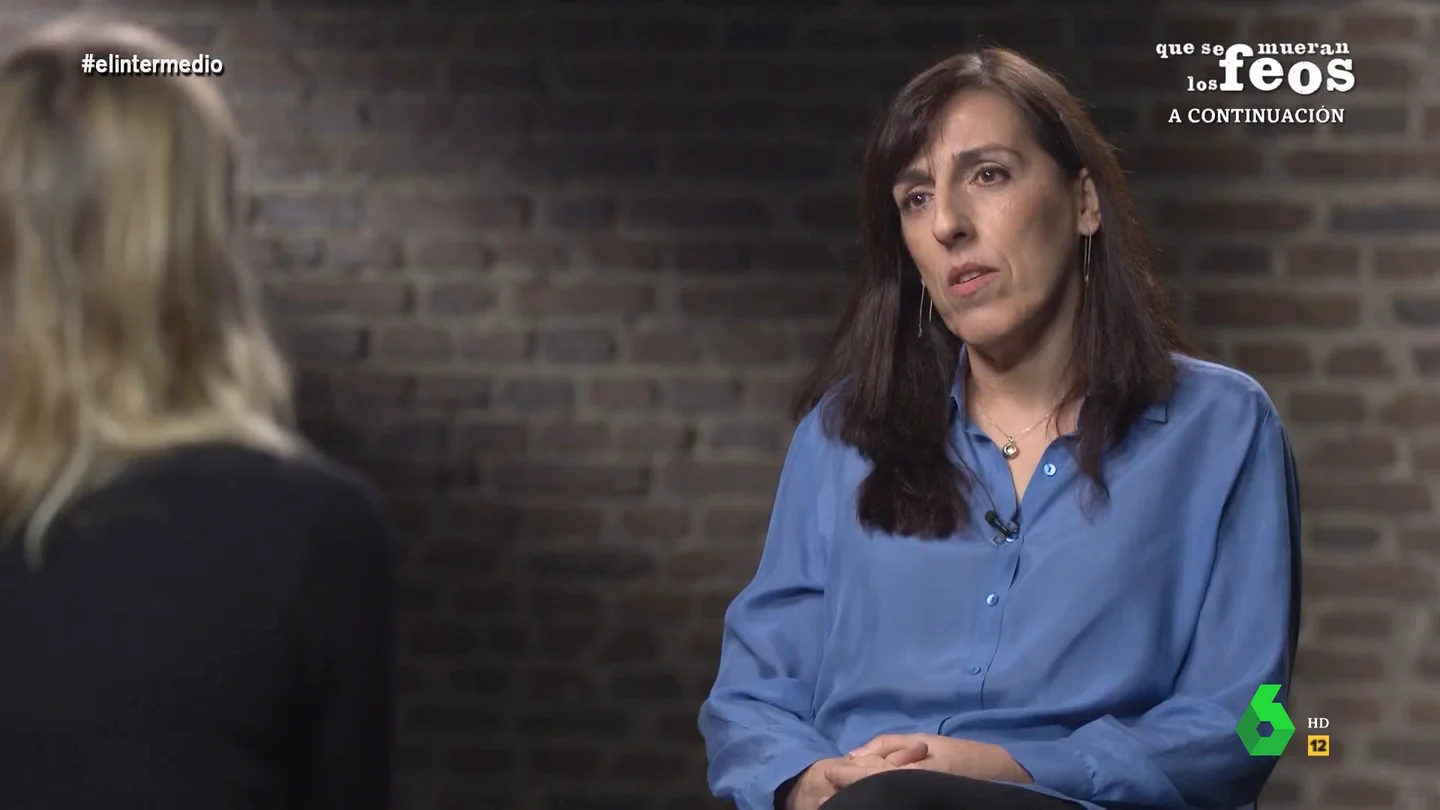 Una experta digital explica cuándo dar el móvil a los menores Andrea Ropero entrevista a Mariaje González Flor, extrabajadora de Microsoft y experta en Educación Digital, que en este vídeo explica que en el acceso de los menores a la tecnología "se deben consensuar unas normas y que haya confianza".