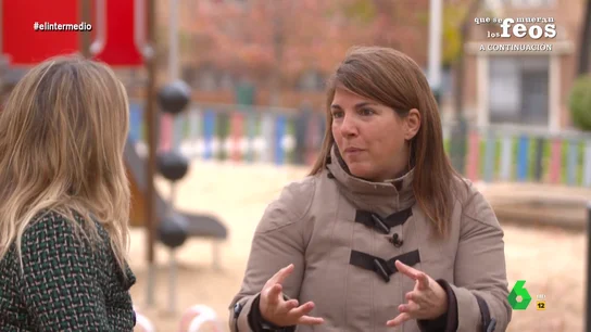 Una madre desvela qué le dicen otros padres que dieron el móvil a sus hijos antes de los 15 años María Gijón, miembro de Adolescencia Libre de Smartphones, explica a Andrea Ropero las consecuencias del uso del móvil en menores: "A parte del acceso a contenido violento y pornográfico, es cómo les roba la atención y les aísla socialmente".