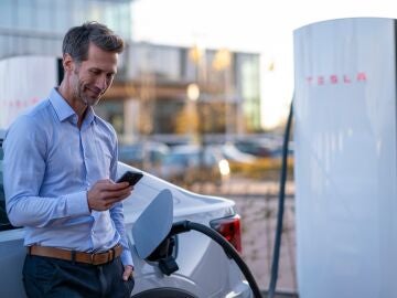 DKV Mobility anuncia que sus clientes pueden acceder a 10.000 estaciones de carga rápida de Tesla