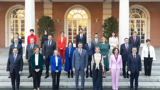 Foto de familia del Gobierno de la XV Legislatura Foto de familia del Gobierno de la XV Legislatura