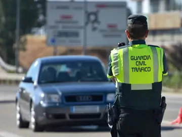 Control de la Guardia Civil de Tráfico Control de la Guardia Civil de Tráfico