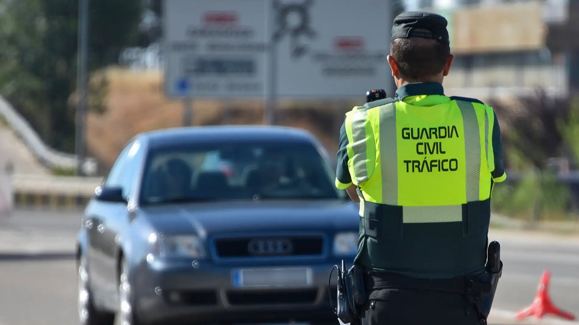 Control de la Guardia Civil de Tráfico Control de la Guardia Civil de Tráfico
