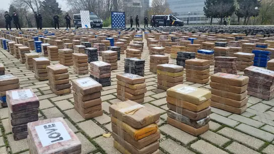 La Policía Nacional ha incautado en tan solo una semana 11 toneladas de cocaína en Galicia y Valencia La Policía Nacional ha incautado en tan solo una semana 11 toneladas de cocaína en Galicia y Valencia