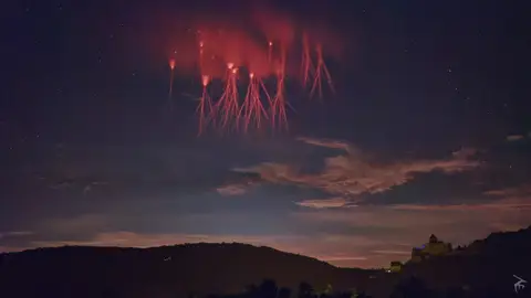 'Duendes rojos' formados sobre tormentas eléctricas 'Duendes rojos' formados sobre tormentas eléctricas
