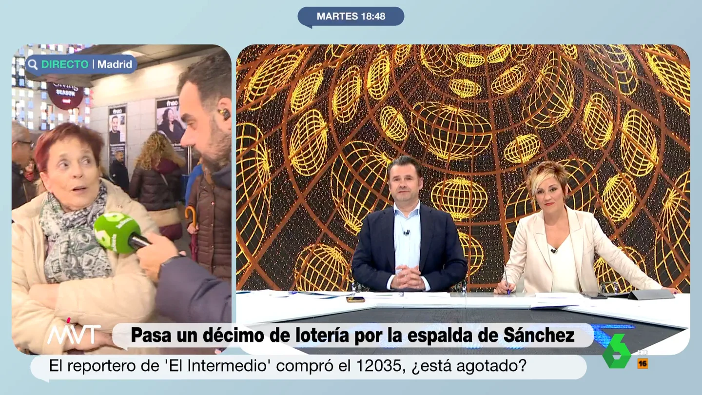 Javier Bastida asegura que llevar 25 décimos de Lotería no es mucho y recibe el zasca de una señora "Señora, ¿usted cuántos números de lotería lleva?", pregunta Javier Bastida a una mujer frente a las puertas de 'Doña Manolita', que le da una sorprendente respuesta que desmonta la teoría del reportero de que "llevar 25 números no es mucho".