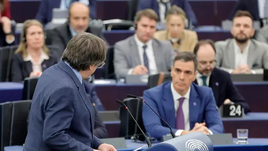 Carles Puigdemont y Pedro Sánchez en el Parlamento Europeo Carles Puigdemont y Pedro Sánchez en el Parlamento Europeo