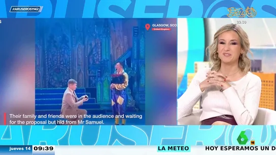 Un hombre irrumpe en el escenario en plena obra de teatro para pedir matrimonio a su novio, uno de los actores Un hombre irrumpe en el escenario en plena obra de teatro para pedir matrimonio a su novio, uno de los actores