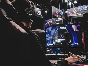 Un gamer jugando Un gamer jugando