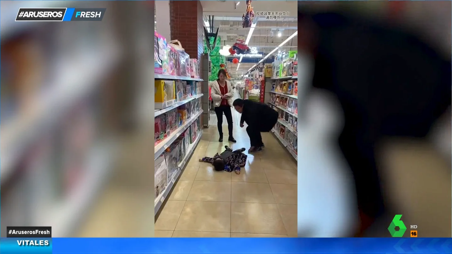 La original y efectiva táctica de estos padres para cortar de raíz la rabieta de su hijo en un supermercado La original y efectiva táctica de estos padres para cortar de raíz la rabieta de su hijo en un supermercado