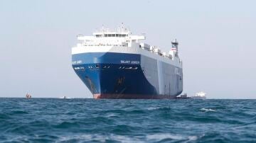 El carguero 'Galaxy Leader', incautado por los hutíes frente a la costa de Yemen el 5 de diciembre de 2023
