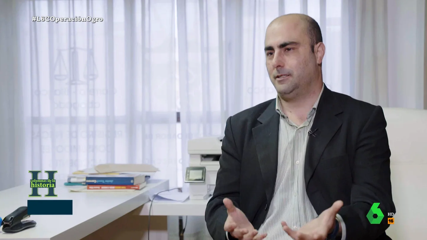 El nieto de Carrero Blanco defiende la teoría de la conspiración "Me recuerda, con las distancias que hay, al asesinato de Kennedy", afirma rotundo José Enrique, nieto de Carrero Blanco, en este vídeo donde laSexta Columna analiza los elementos que alimentan las teorías de la conspiración en torno al atentado.